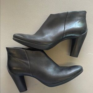 ECCO Women's Black Leather Ankle Boots size 10